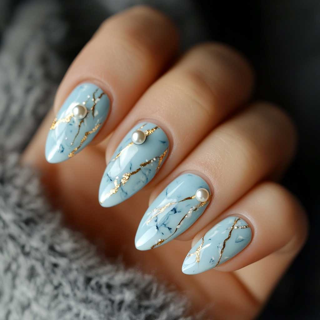 Marble Nail Art - Delicate Gold Marble Design